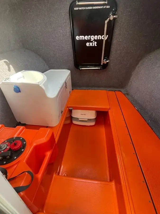 Kietas pripučiamas laivas parduodamas