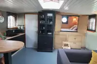 Plūduriuojantis viešbutis parduodamas
