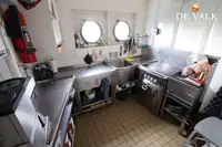 Plūduriuojantis viešbutis parduodamas