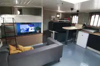 Plūduriuojantis viešbutis parduodamas
