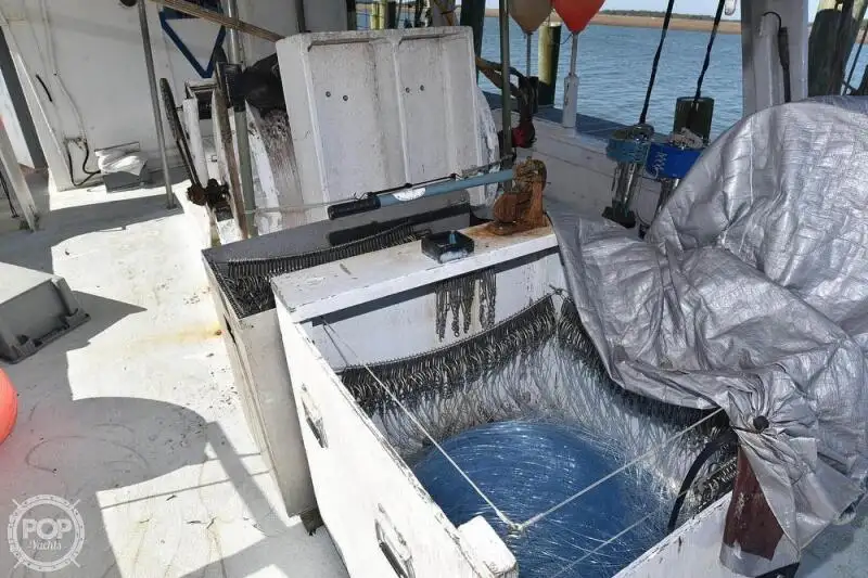 Ilgas žvejybos laivas parduodamas