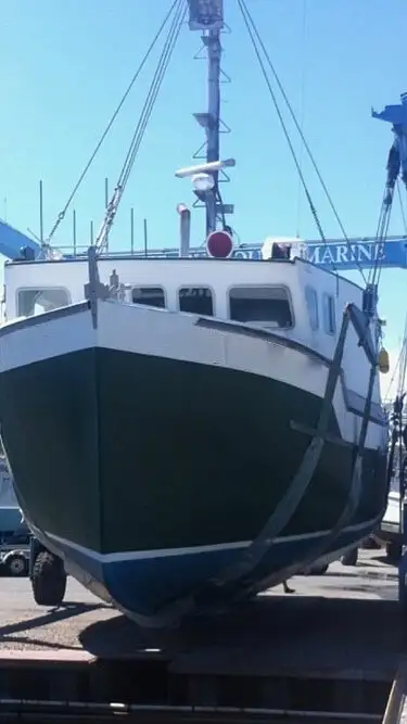 Ilgas žvejybos laivas parduodamas