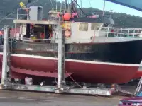 Ilgas žvejybos laivas parduodamas