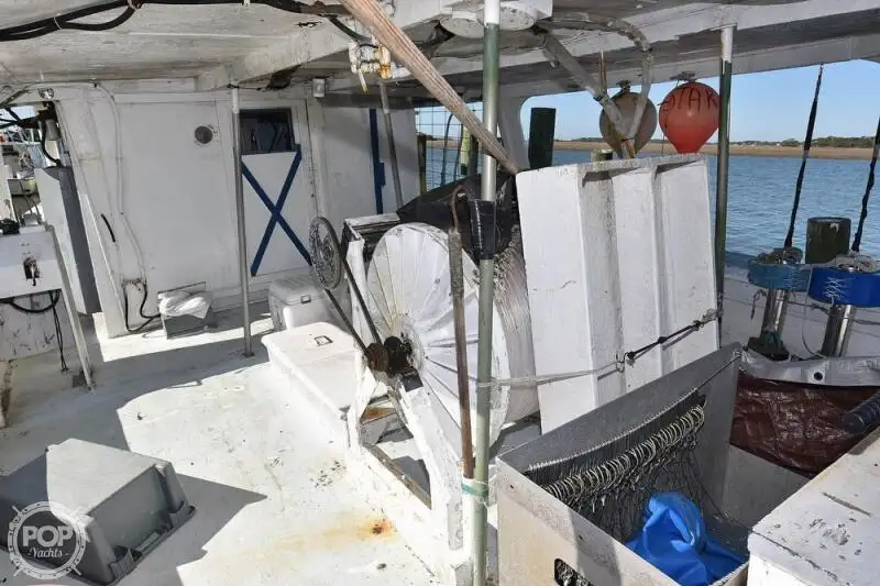 Ilgas žvejybos laivas parduodamas