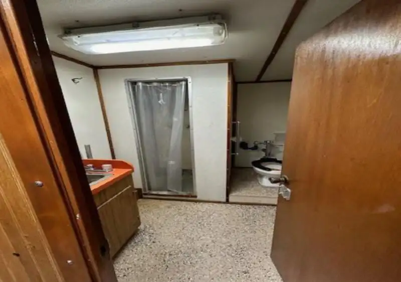 Įgulos laivas parduodamas