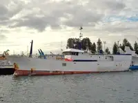 Ilgas žvejybos laivas parduodamas