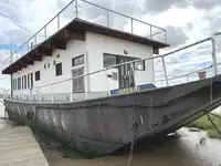 Apgyvendinimo barža parduodamas