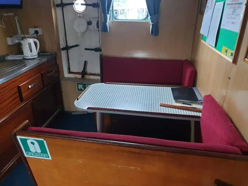 Darbiniai laivai parduodamas