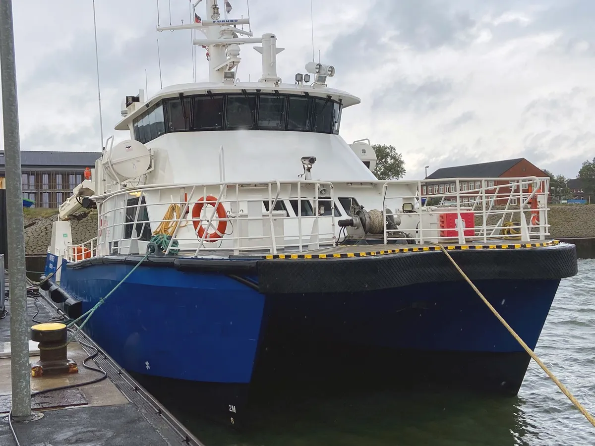 Vėjo jėgainių aptarnavimo laivas parduodamas