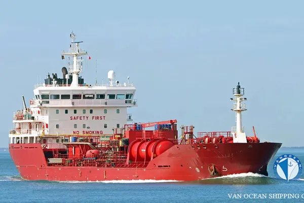 Oil/Chemical tanker for sale