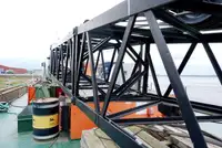 Laivas su kranu Parduodama